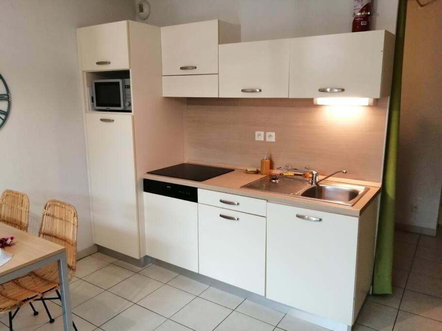 Le Soleil D Eugenie Appartement Dans Residence Avec Piscine Commune Pres De Carcassonne Olonzac المظهر الخارجي الصورة
